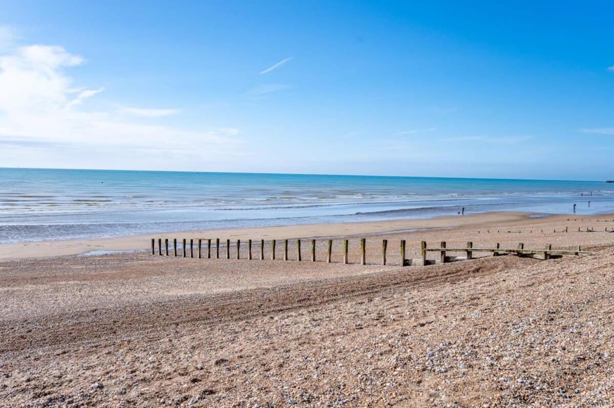 Escape To Paradise At Pevensey Bay Holiday Park 13 Woodland Walk Villa Exterior photo