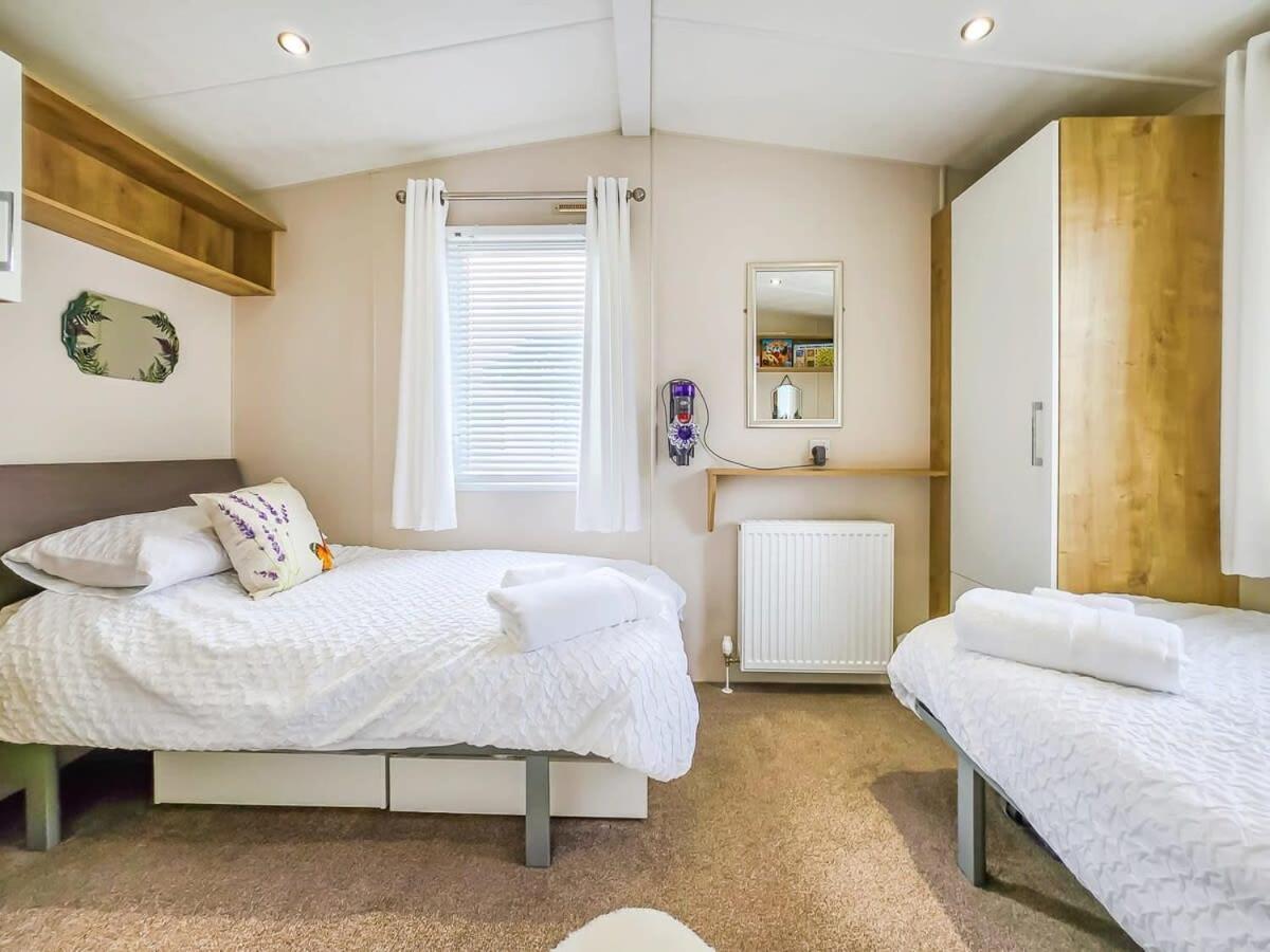 Escape To Paradise At Pevensey Bay Holiday Park 13 Woodland Walk Villa Exterior photo