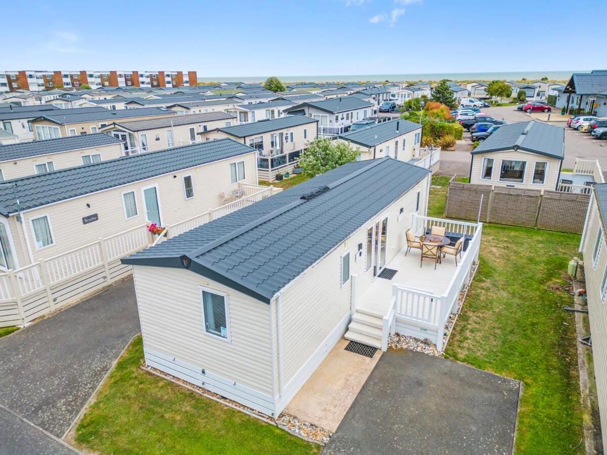 Escape To Paradise At Pevensey Bay Holiday Park 13 Woodland Walk Villa Exterior photo